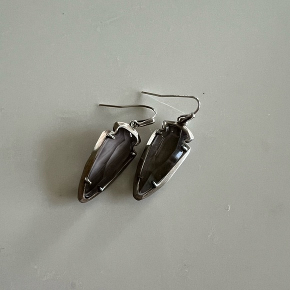 Kendra Scott Katelyn Earrings - Antique Silver/Gray Mother of Pearl - Picture 2 of 4